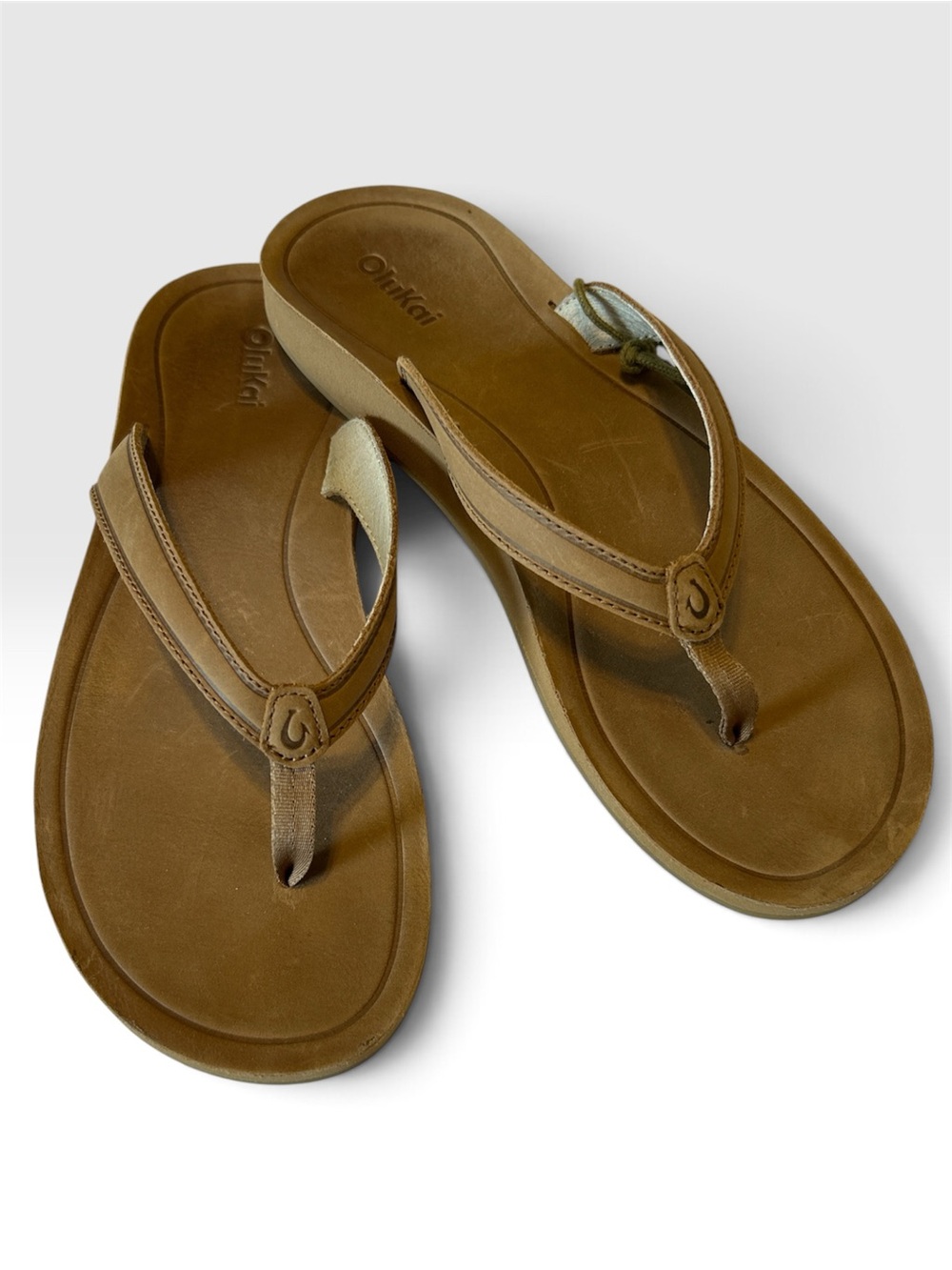 OluKai Women's Southshore Toffee / Tan Flip Flop Sandals NWT Size 9